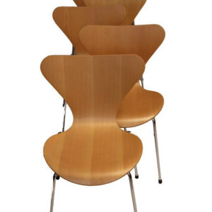 Set of 6 Fritz Hansen / Arne Jacobsen "3107" / "Series 7" chairs / beech / mid century / Danish modern design