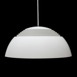 Weiße Louis Poulsen / Arne Jacobsen “AJ Royal 500” Hängeleuchte / Danish modern design
